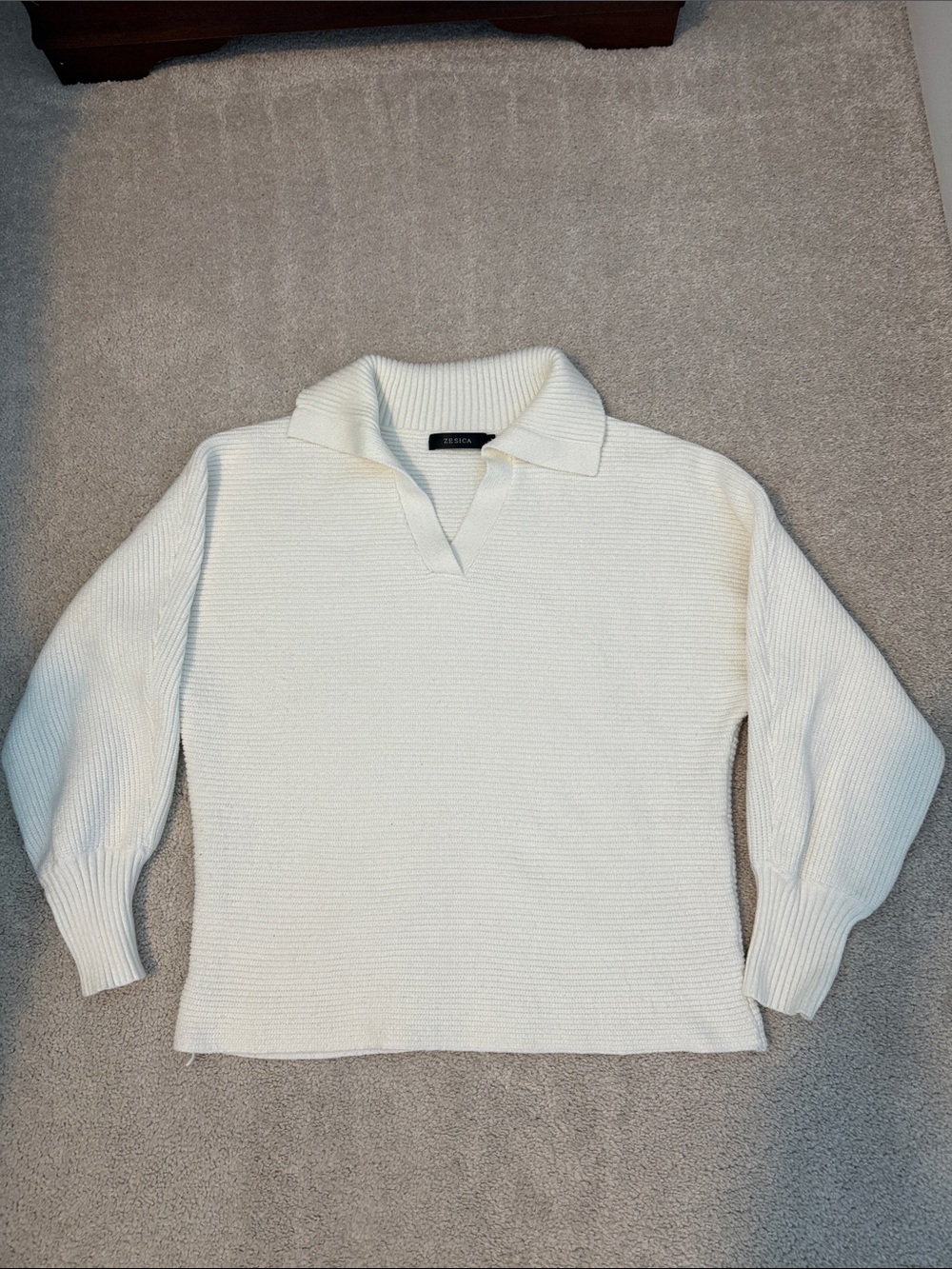 Zesica L ivory polo style sweater